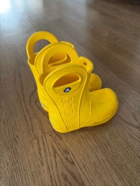 CROCS Bright Yellow Kids Pull-On Rain Boots with Handles